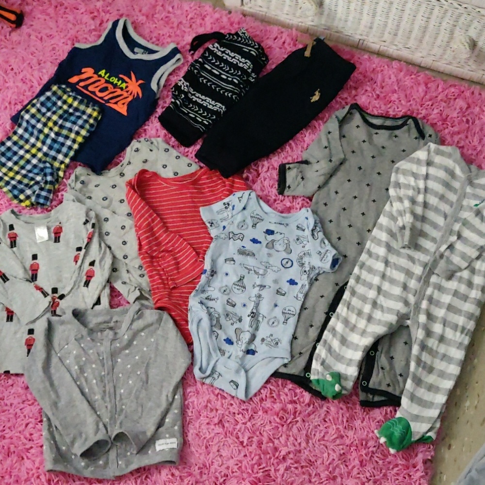 Baby bundle one  4-6 months the rest 12 months🤑